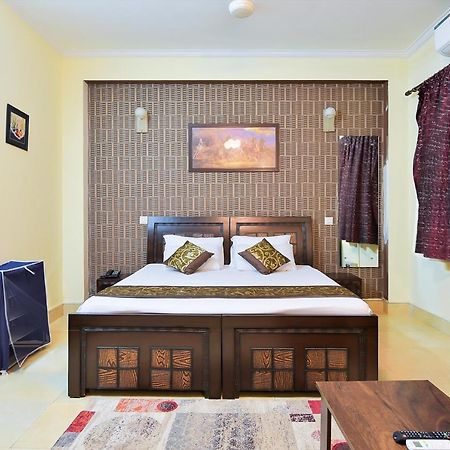 Studio Serviced Apartments Near Fortis Hospital 古尔冈 外观 照片