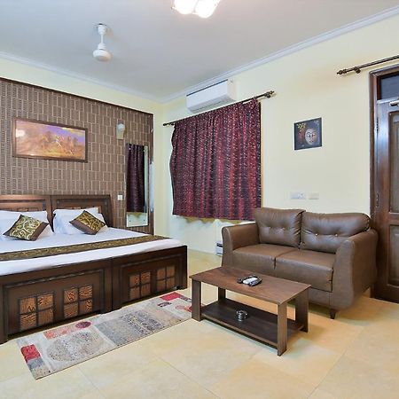 Studio Serviced Apartments Near Fortis Hospital 古尔冈 外观 照片