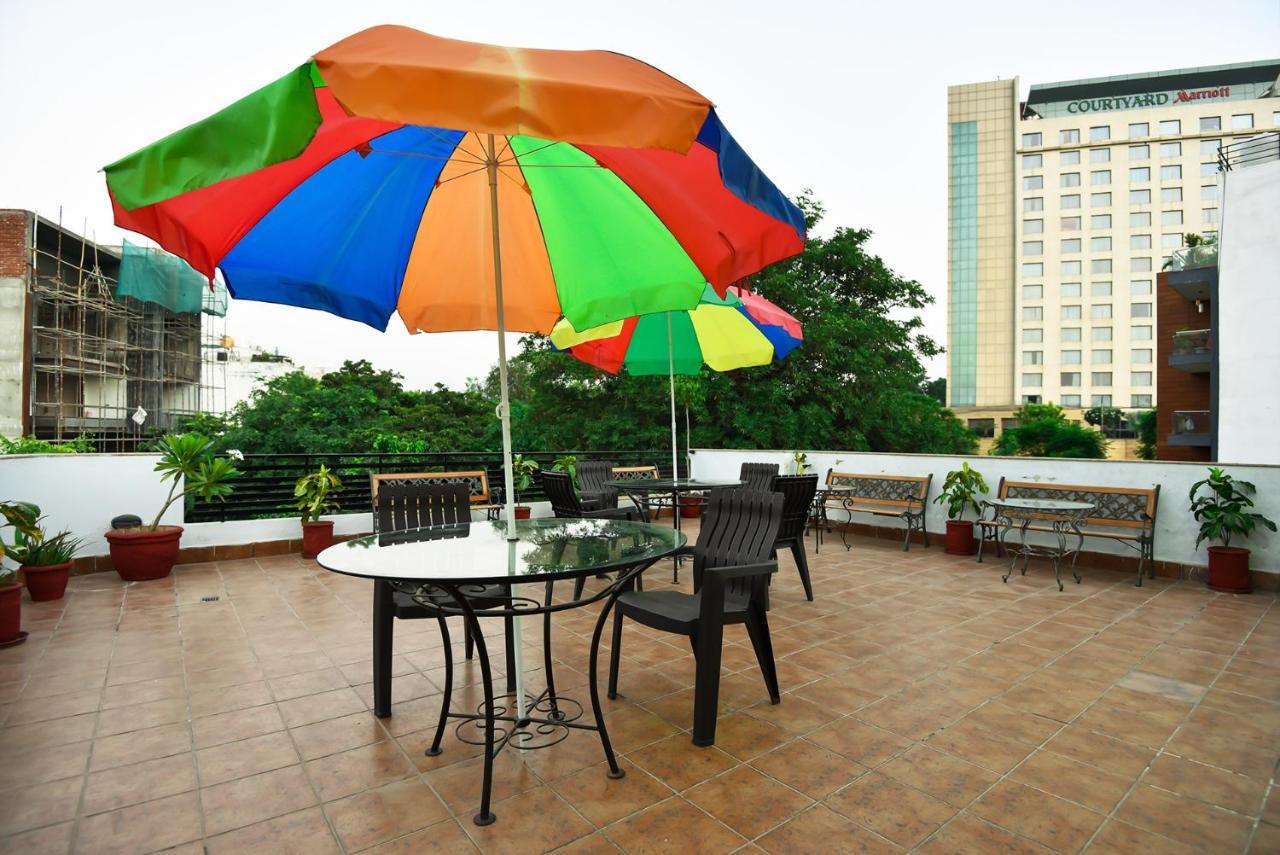 Studio Serviced Apartments Near Fortis Hospital 古尔冈 外观 照片