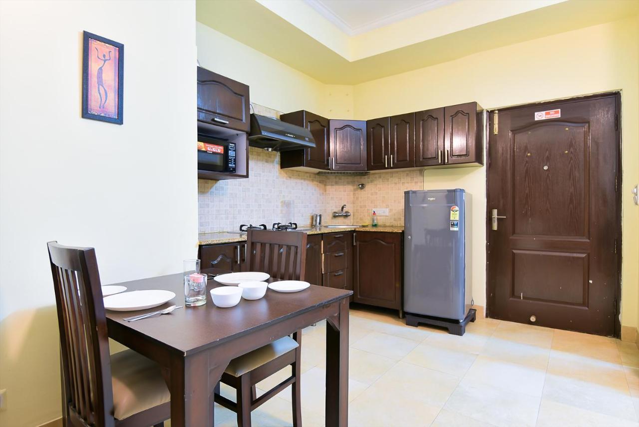 Studio Serviced Apartments Near Fortis Hospital 古尔冈 外观 照片