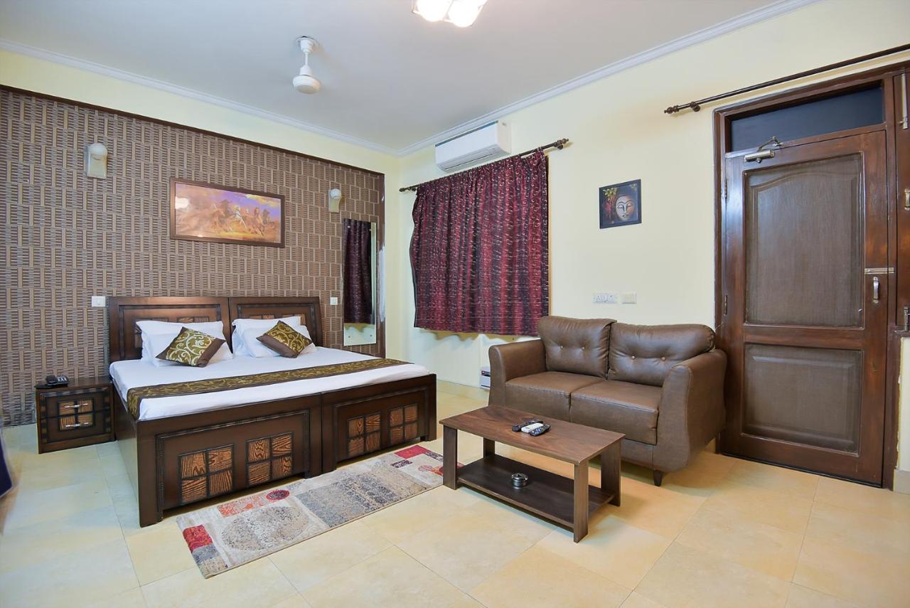 Studio Serviced Apartments Near Fortis Hospital 古尔冈 外观 照片
