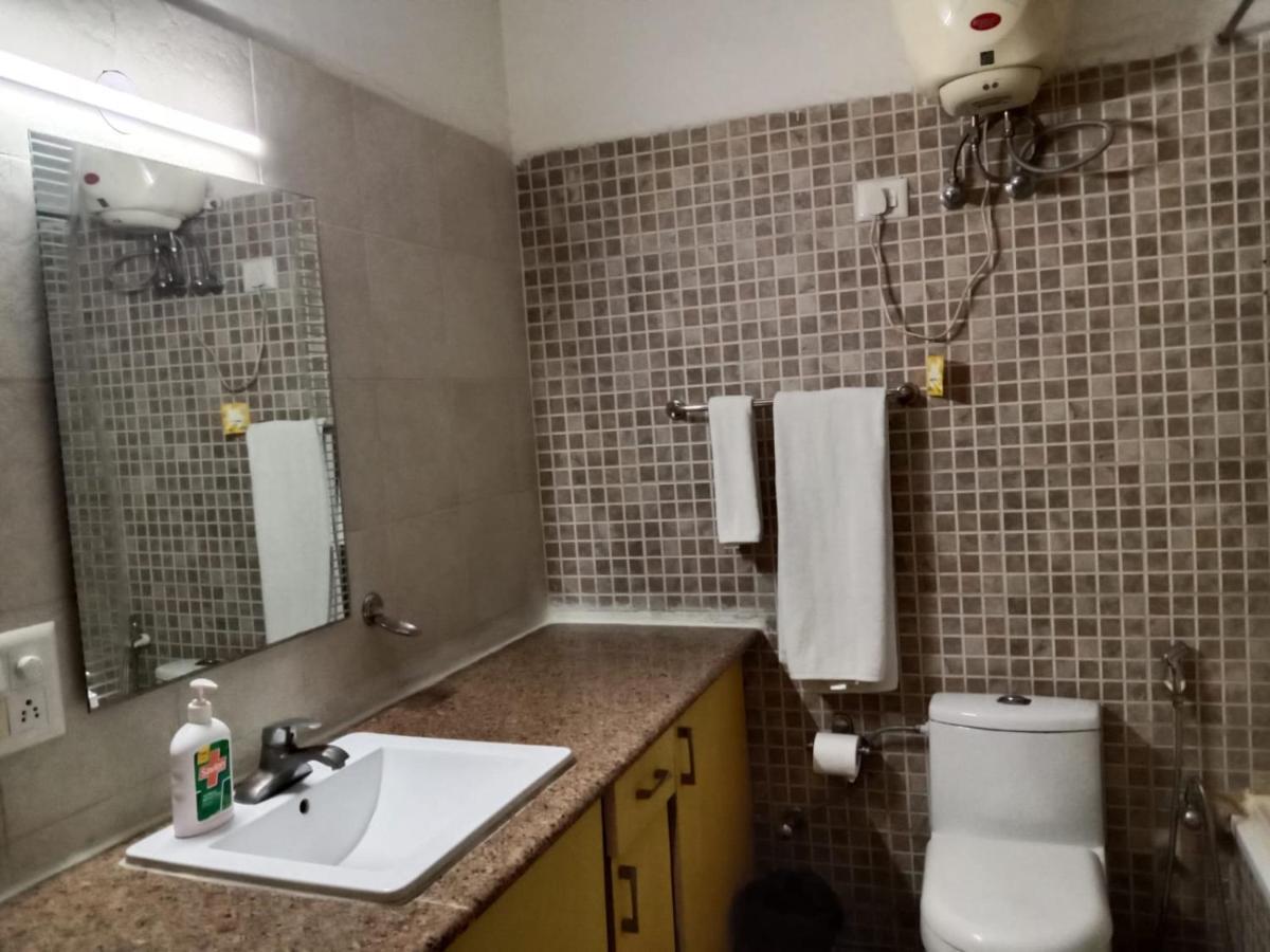 Studio Serviced Apartments Near Fortis Hospital 古尔冈 外观 照片