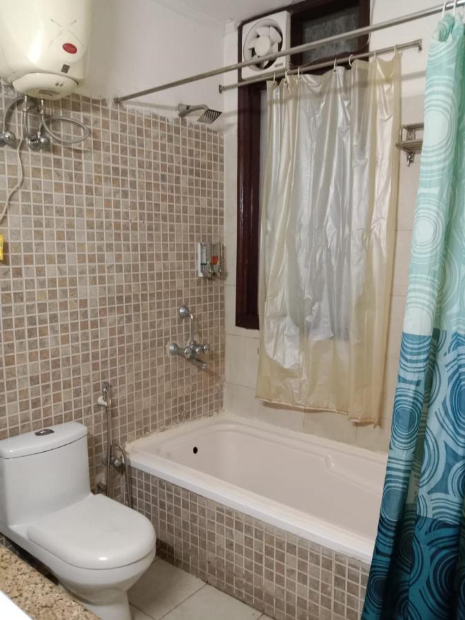 Studio Serviced Apartments Near Fortis Hospital 古尔冈 外观 照片