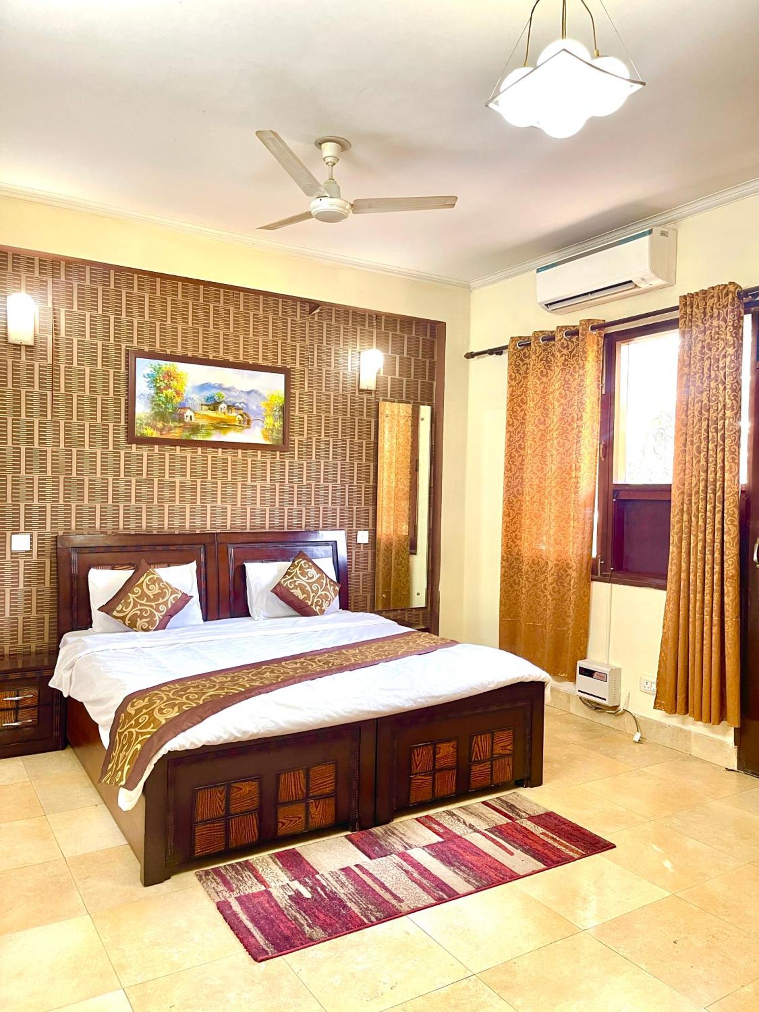 Studio Serviced Apartments Near Fortis Hospital 古尔冈 外观 照片